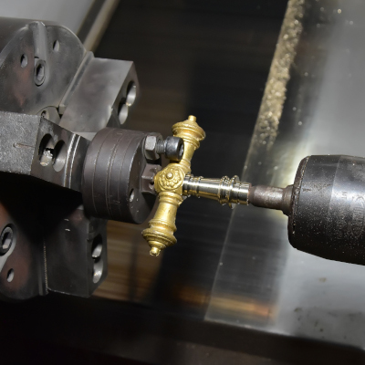 Antike Beschlaege - CNC von der rauen zur glatten oberflaeche mit Schleifmaschine